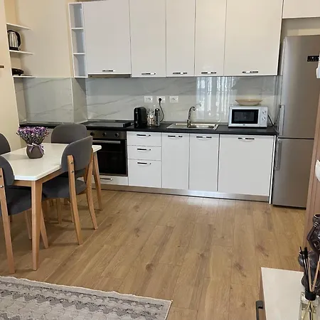 Jona Lovely 1 Two Bedroom Ap * Tirana
